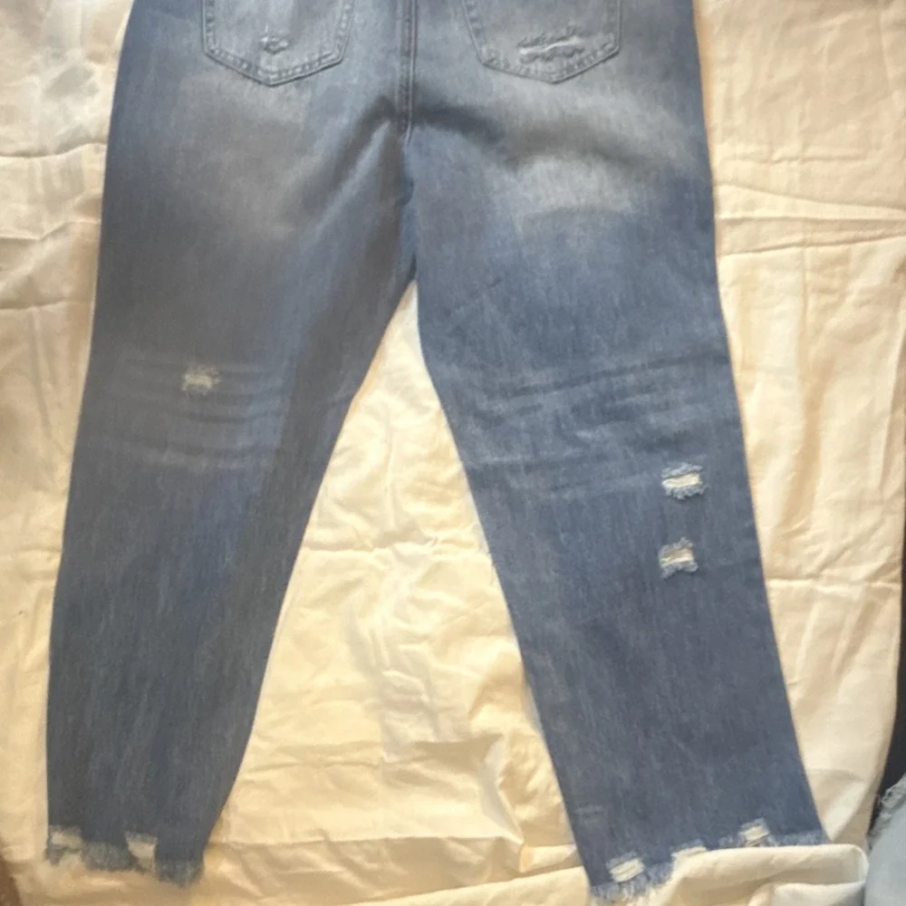 Flamingals Blue Distressed Cropped Jeans - Picture 10 of 11